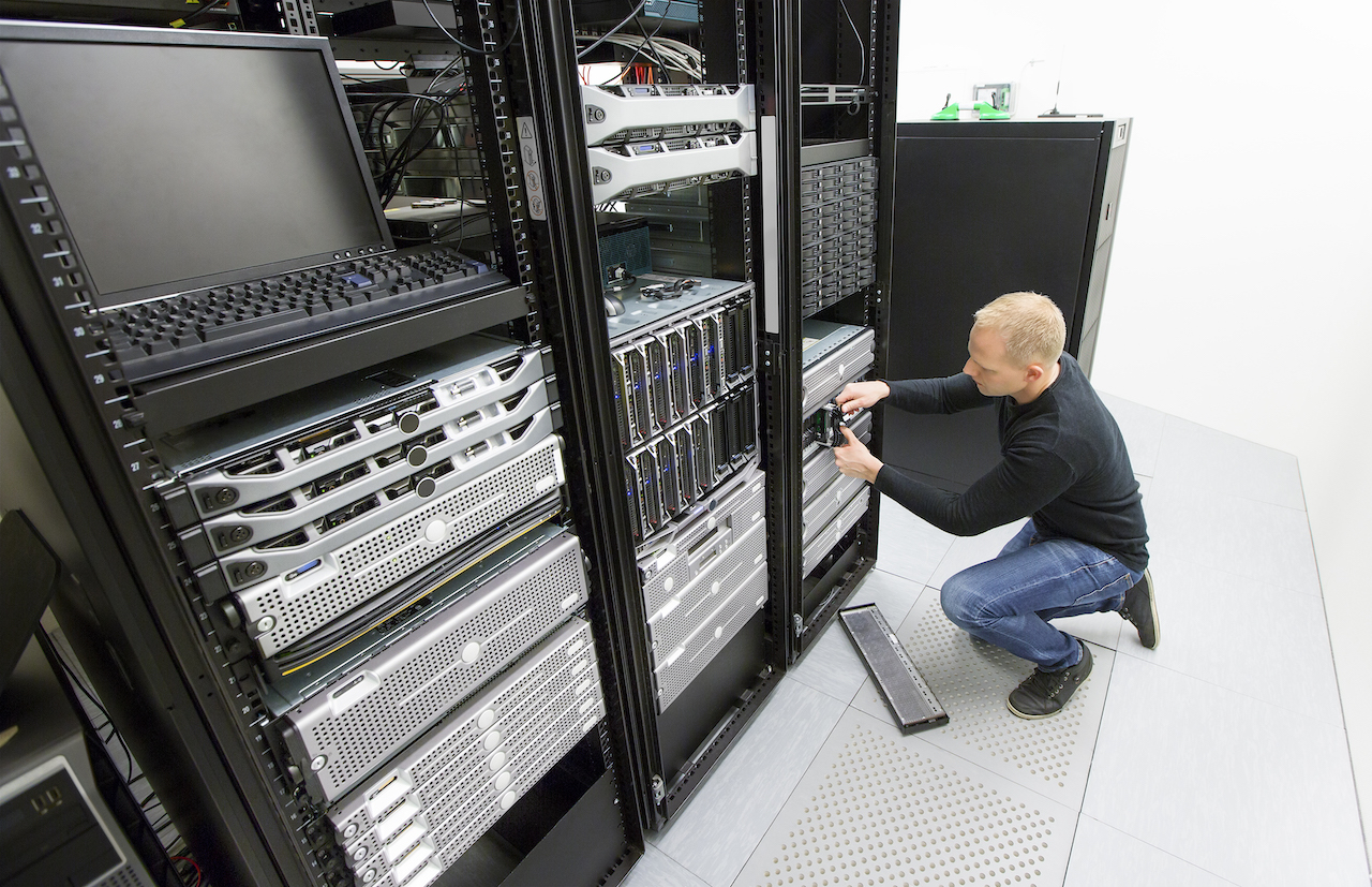 image of an It consultant replace harddrive in datacenter